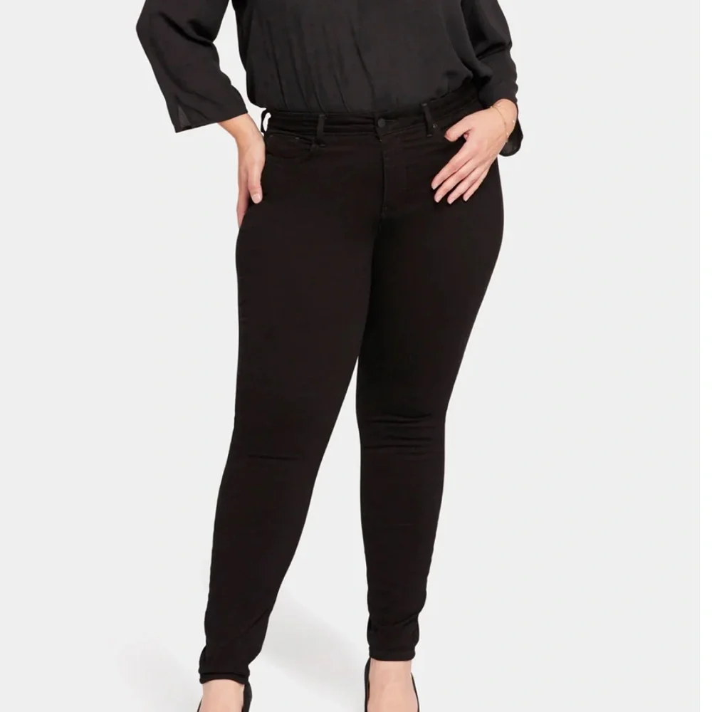 NWT NYDJ Ami Skinny Jeans Plus Size in Black - Picture 3 of 8